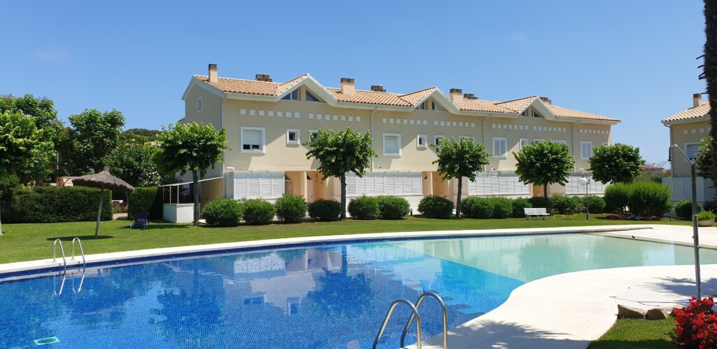 topvakantiehuis.nl - Huur uw vakantiehuis met airco en zwembad direct bij de eigenaar voor de laagste prijs in Spanje aan de Costa Brava of in de Ardeche in Frankrijk.