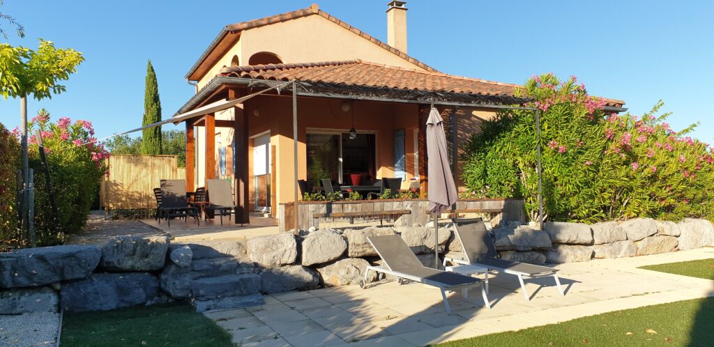 topvakantiehuis.nl - Huur uw vakantiehuis met airco en zwembad direct bij de eigenaar voor de laagste prijs in Spanje aan de Costa Brava of in de Ardeche in Frankrijk.